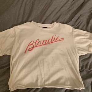 BlondiebCropped/Distressed Tshirt